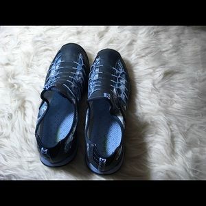 Comfy walking shoes 402